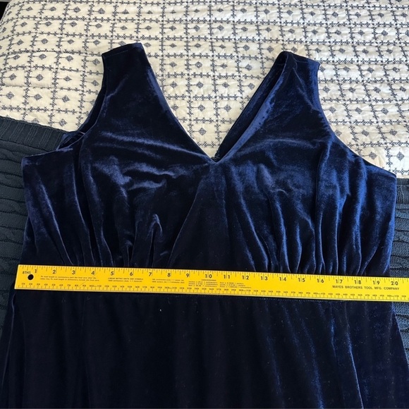 NWT Mod Cloth 18 Blue Angel Velvet Evening Gown- Navy Blue Formal Dress - Picture 5 of 11